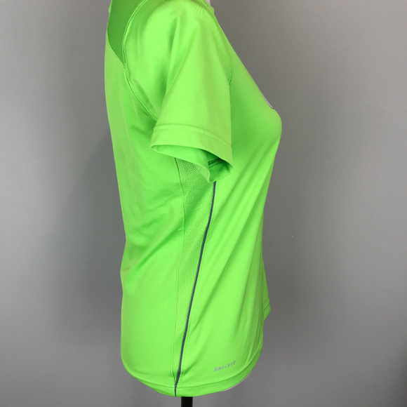 🌴 Nike Dri Fit Green T shirt - Picture 3 of 4